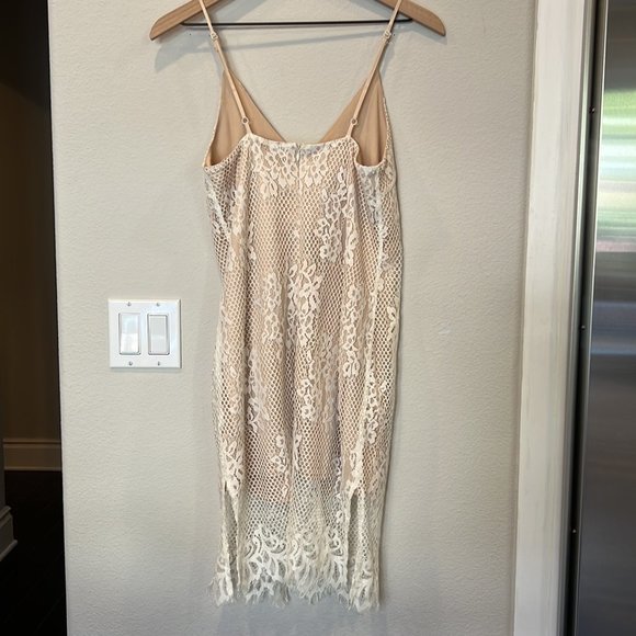 ASTR the Label Nude and Orange Lace Overlay V Neckline Slip Dress - Picture 8 of 9